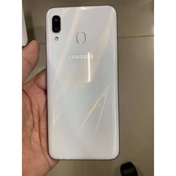 Samsung Galaxy A30 0