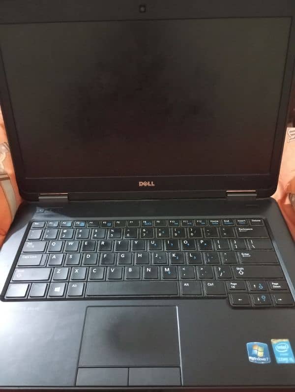 Selling laptop 0