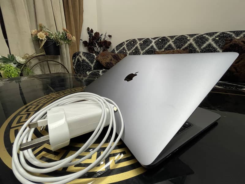 Apple Macbook ProM1 2020,13.3'',16GB Ram,512GB SSD,8Core CPU,8Core GPU 3