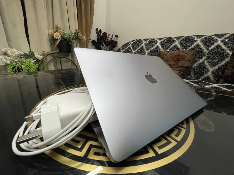 Apple Macbook ProM1 2020,13.3'',16GB Ram,512GB SSD,8Core CPU,8Core GPU 4