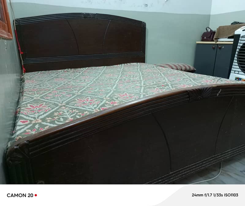 King Size Habit Bed Furniture Good Condition Without mattress 0