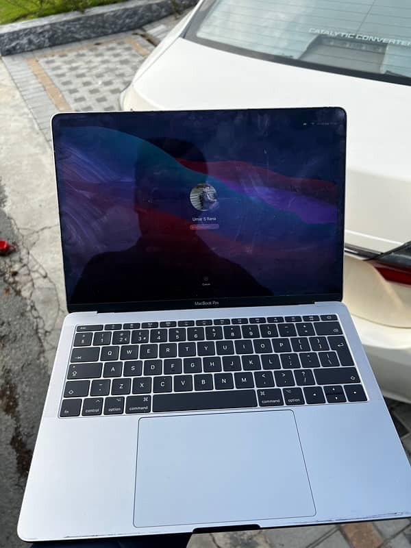 Mac book pro 2017 13 inch uk model 2