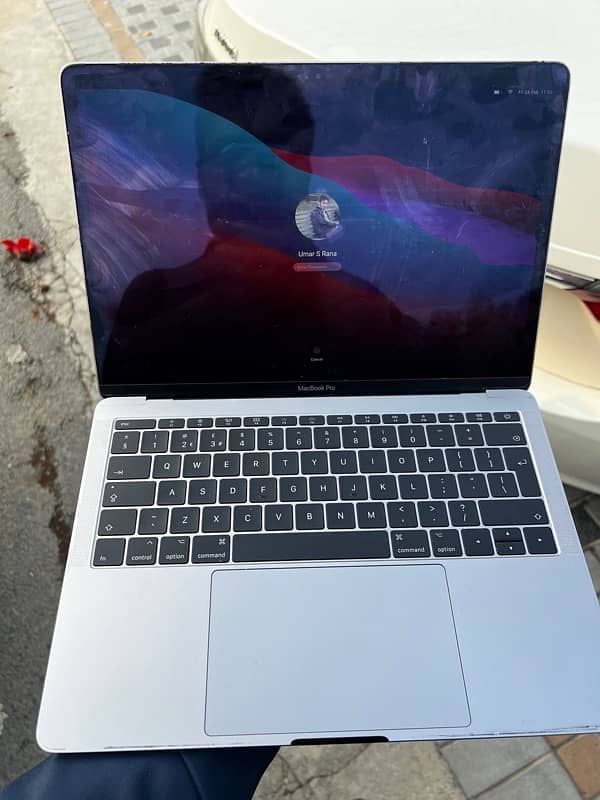 Mac book pro 2017 13 inch uk model 3