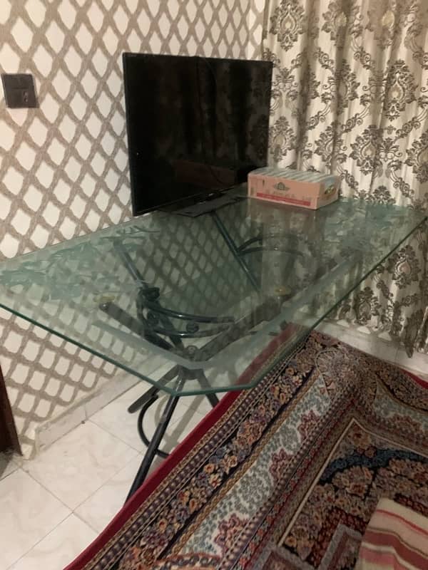 wrought iron dinning table heavy glass with 4 chairs 1