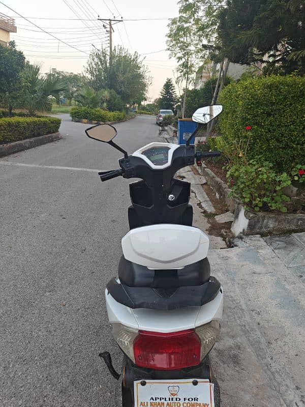 pak zon pe electric scooty D 65km in full charge unregistered 2