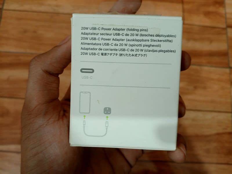 Original Apple 20 watt USB-C Power Adapter 1