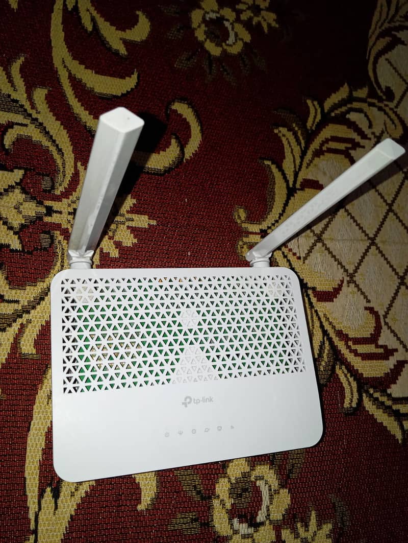 tp-link Model:XC220-G3 AC1200 wireless XPON Router 1