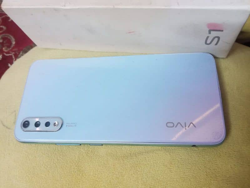 vivo s1 with box 2