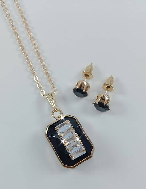 Beautiful 1 carat pendant set 3