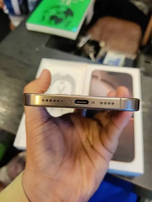 iPhone 16 PRO MAX DESERT TITANIUM  256GB H/K complete. 3