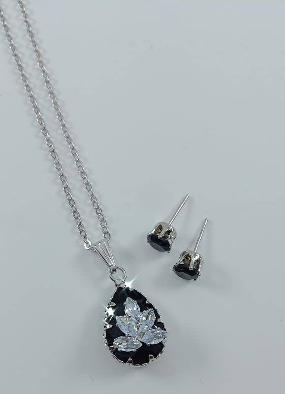 Beautiful 1 carat pendant set 6