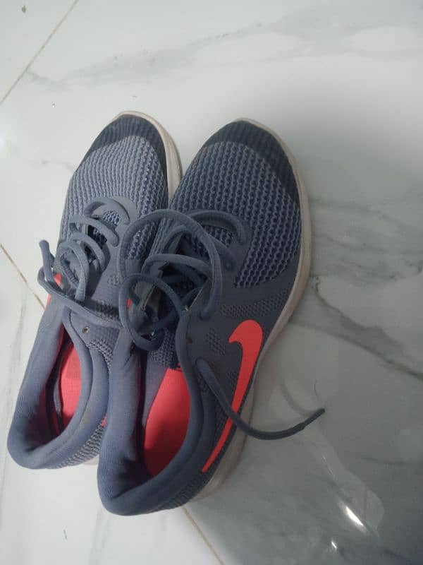 Nike revolution (original) 3