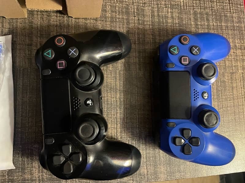 PS4 Slim 500 GB with 2 controllers 3