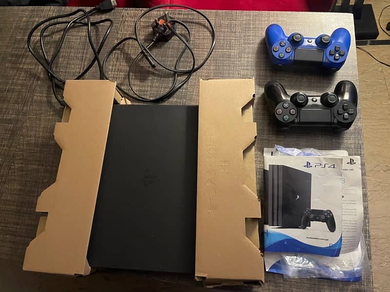 PS4 Slim 500 GB with 2 controllers 4