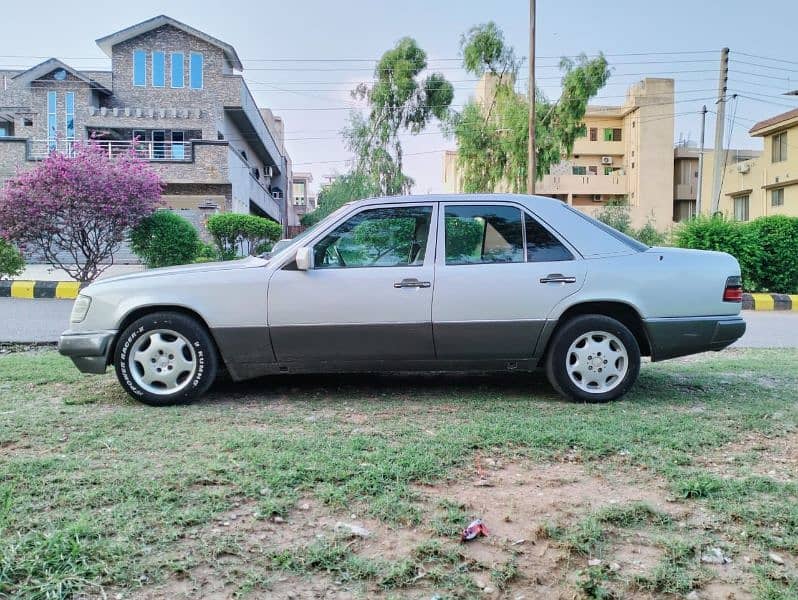 Mercedes Benz E class 230e 5