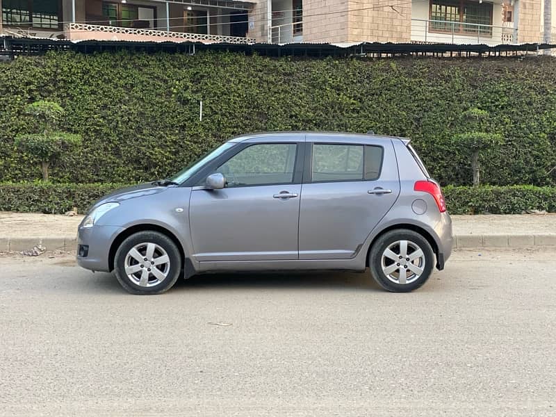 Suzuki Swift 2019 Dlx nav Auto brand new 4