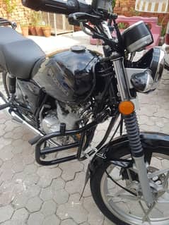 Suzuki GS-150, Black