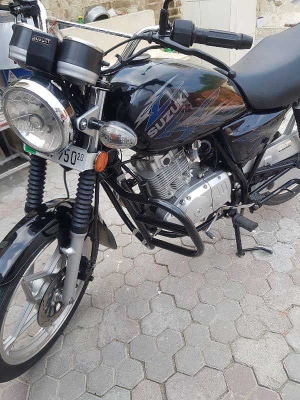 Suzuki GS-150, Black 1