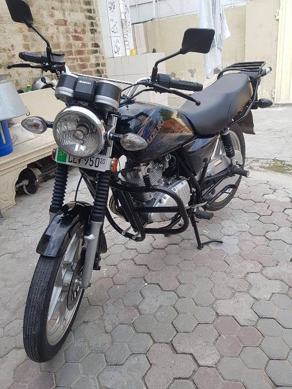 Suzuki GS-150, Black 4