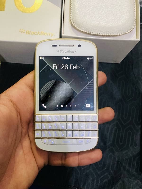 Blackberry Q10 Gold (PTA Approved) 1