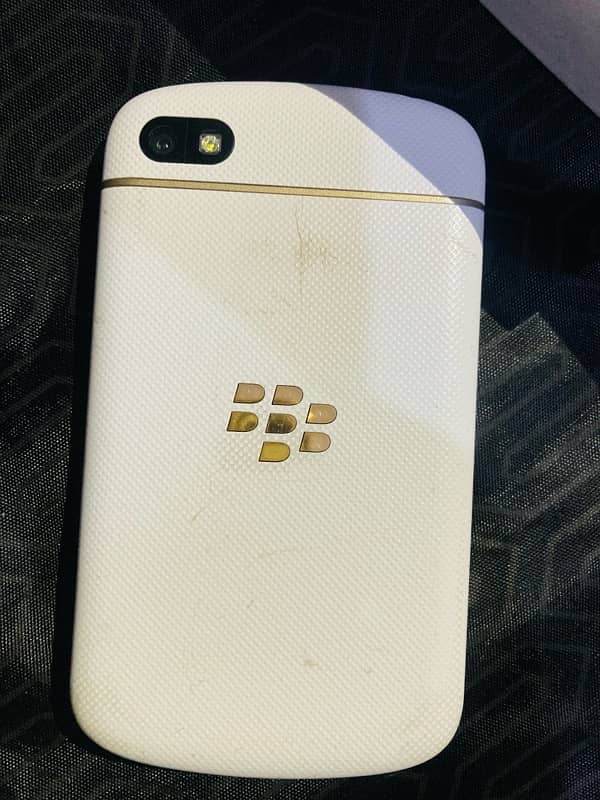 Blackberry Q10 Gold (PTA Approved) 4