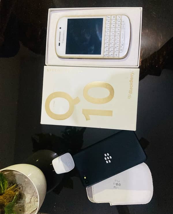 Blackberry Q10 Gold (PTA Approved) 7