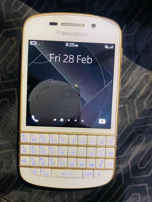 Blackberry Q10 Gold (PTA Approved) 8