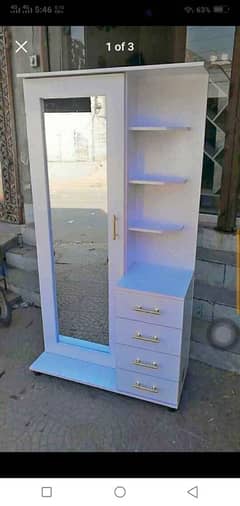 dressing box with mirror need work