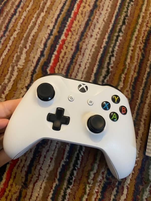 xbox one S 2019 1 tb urgent sell 3