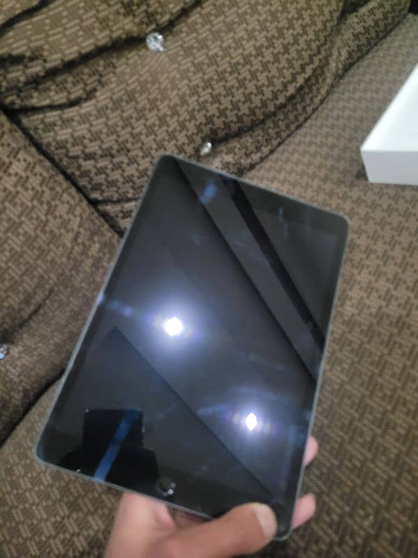 Ipad 9th gen 9/10 condition 64gb 4