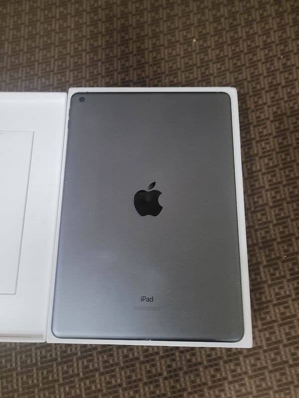 Ipad 9th gen 9/10 condition 64gb 5