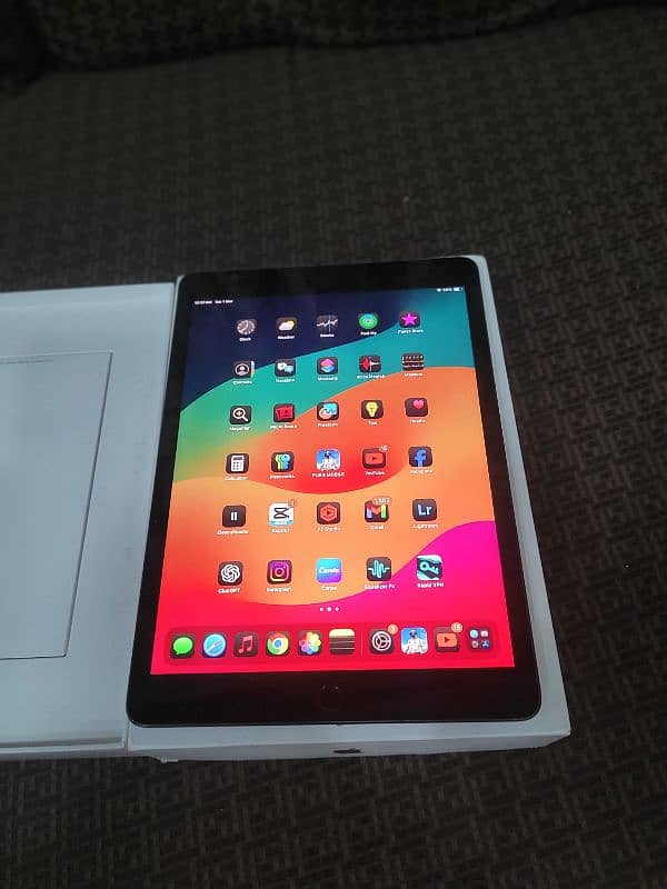 Ipad 9th gen 9/10 condition 64gb 6