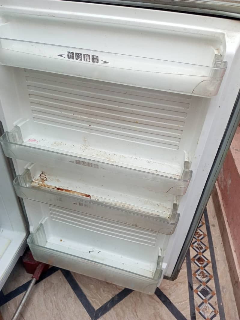 Dawlance fridge for sale. 3