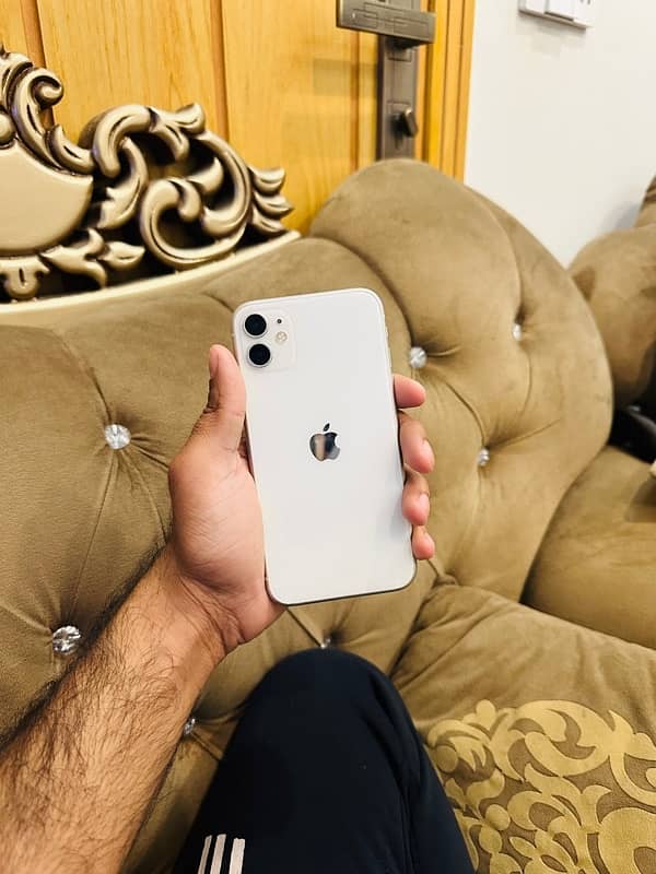 iPhone 11 NON PTA 64GB 1