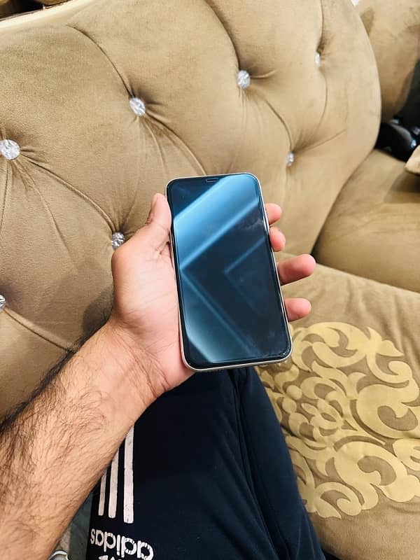 iPhone 11 NON PTA 64GB 3