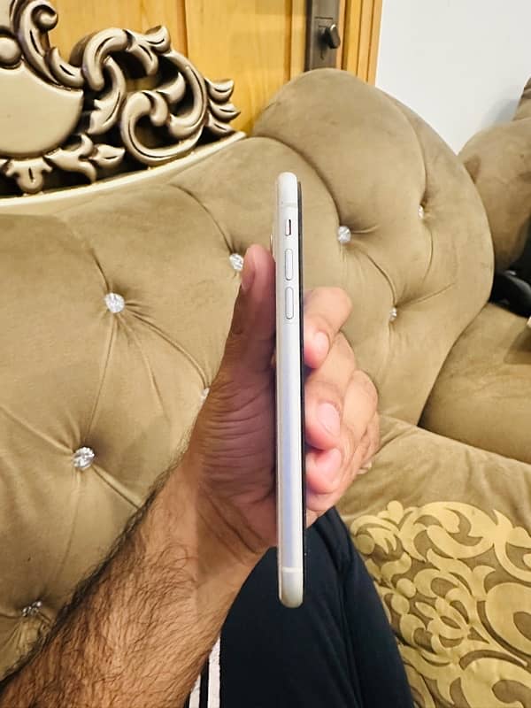 iPhone 11 NON PTA 64GB 5