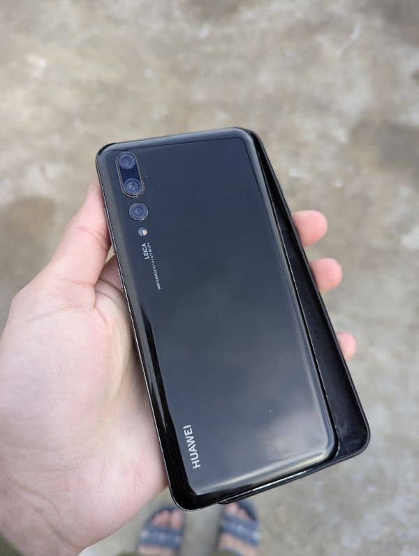 Huawei P 20 pro 6/128Gb 1