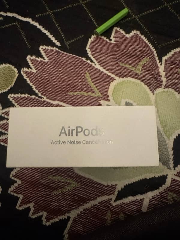 Apple Air pods 4  active noise cancellation 2