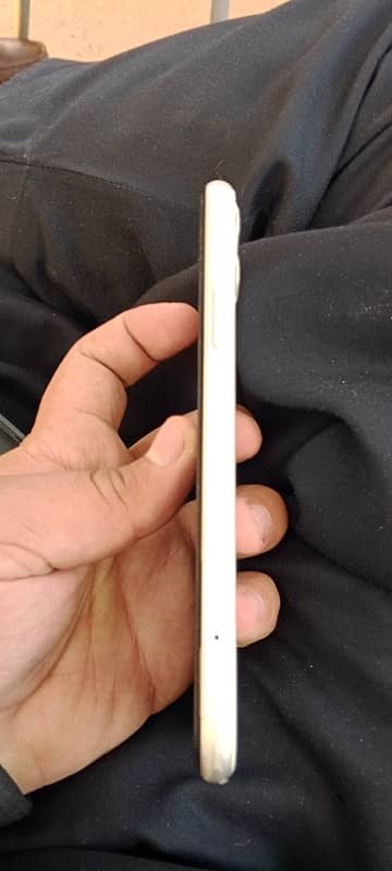 iphone 11 128 gp white colour 3