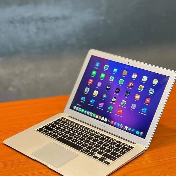 MacBook  Air (2017) 2