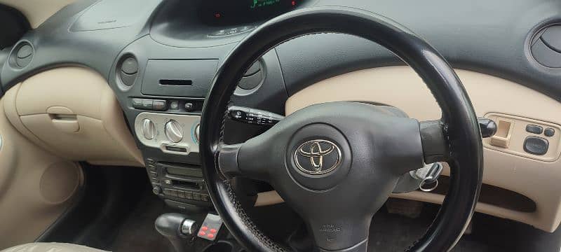 Toyota Vitz 2004 16