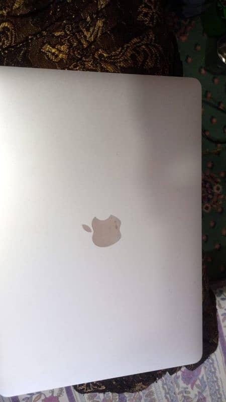 Apple MacBook pro 0