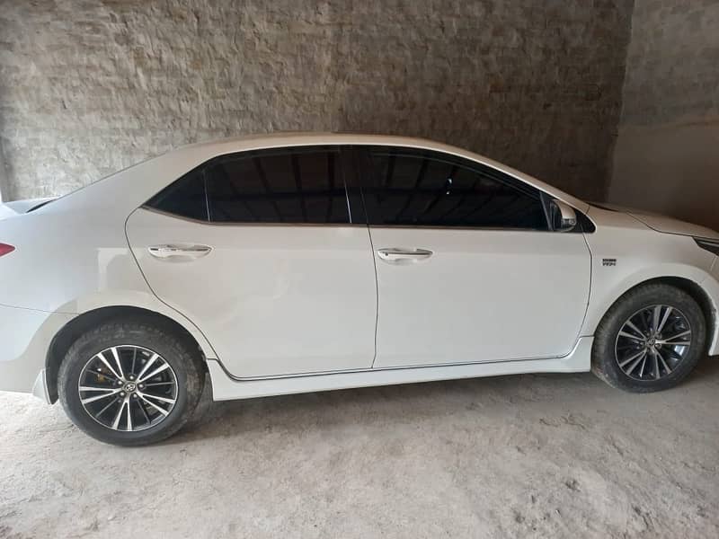 Toyota Altis Grande 2016 1