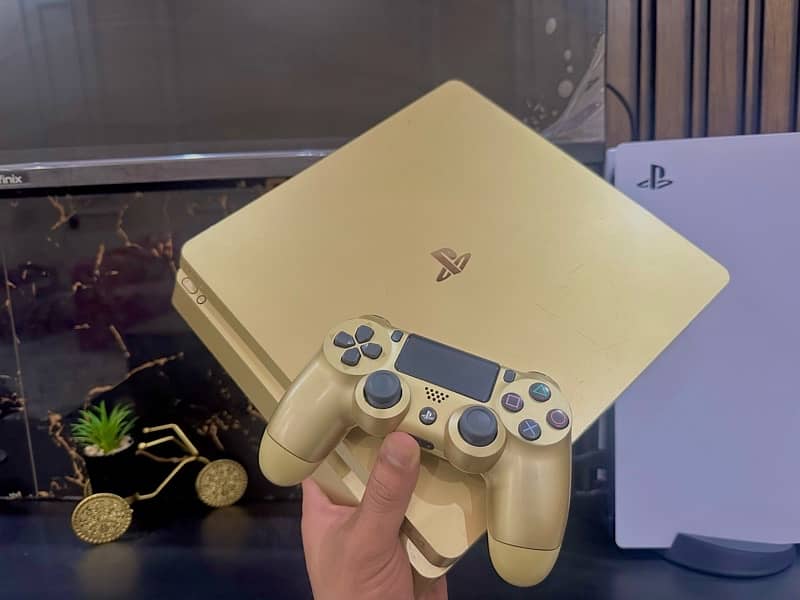 PS4 Slim ( Gold edition ,2 Controllers ,500Gb ,7+ Games  PlayStation 4 0