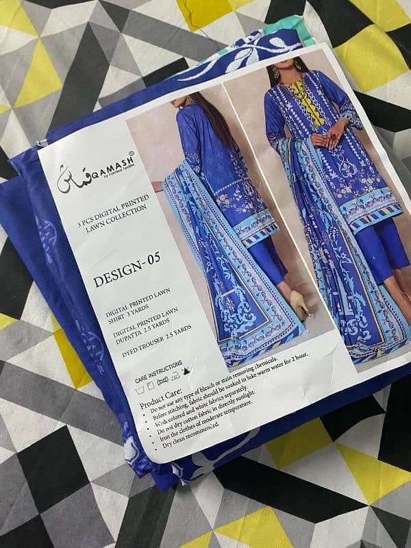 3 piece lawn unstitch suit qamash brand, khaadi brand 3 piece unstitch 4