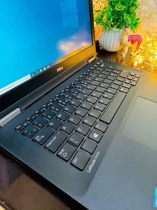 Dell Latitude E7270 1