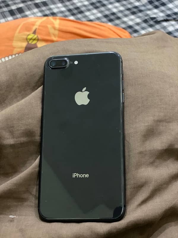 iPhone 8 Plus 1