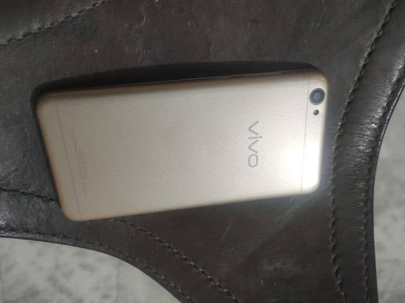 vivo y55a mobile  6 gb ram  golden color 4