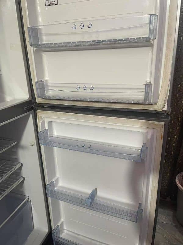 Urgent sale Haier Medium size fridge 3