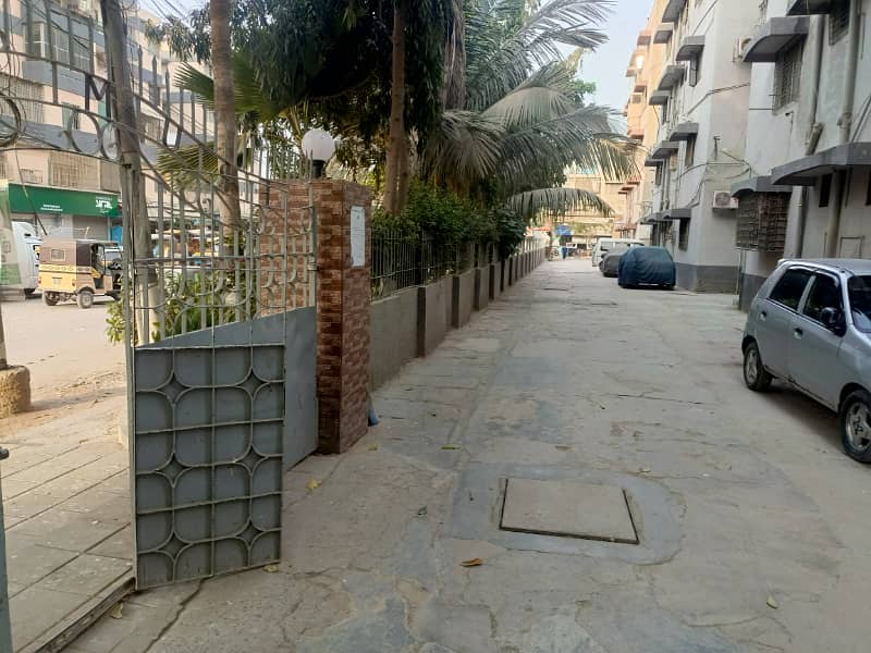 55000. erum centre ground floor 3 bed dd flat rent iftikhar estate boundry waal project park facing westopen 11